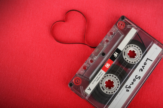 Cassette heart red surface string free wallpaper - medium preview image