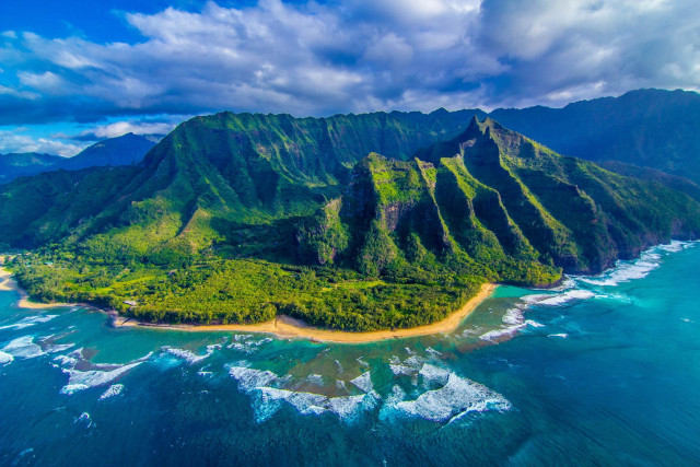 Tropical island sandy beach mountain free wallpaper - medium preview image