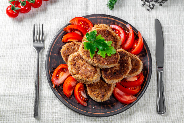 Plate tomatoes meat patties fork free wallpaper - medium preview image