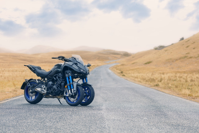Desert motorcycle 3d render sunset free wallpaper - medium preview image