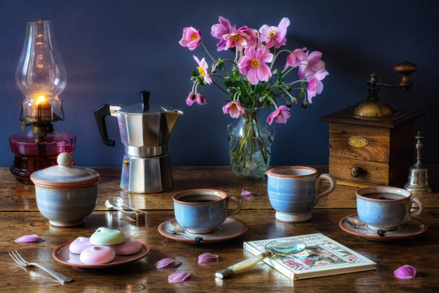 Table vase flowers tea cup free wallpaper - medium preview image