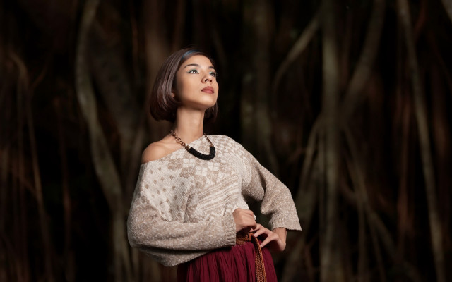 Woman dress necklace forest portrait free wallpaper - medium preview image