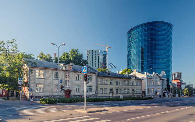 Large building blue glass tower free wallpaper - medium preview image