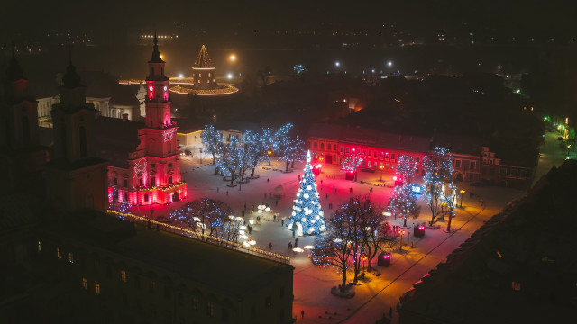 City square christmas tree clock free wallpaper - medium preview image