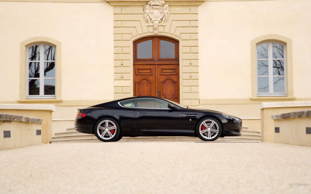 Black sports car neoclassicism building free wallpaper - medium preview image