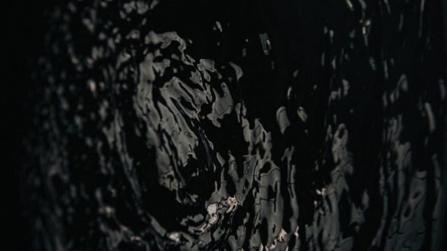 Black background water drops frisbee free wallpaper - medium preview image