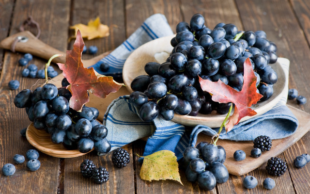Grapes blackberries wooden table maple free wallpaper - medium preview image