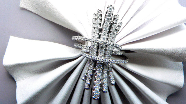 White napkin bow diamond artdeco free wallpaper - medium preview image