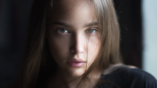 Elina karimova serious portrait brown free wallpaper - medium preview image