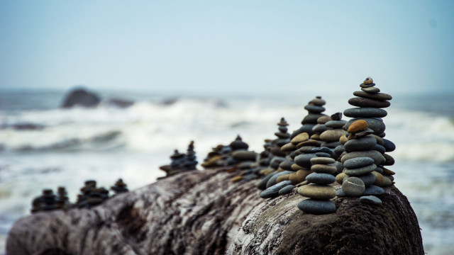 Rock formation beach ocean waves free wallpaper - medium preview image