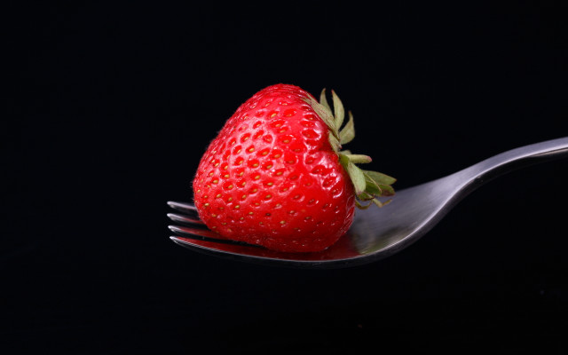 Fork strawberry black background food free wallpaper - medium preview image