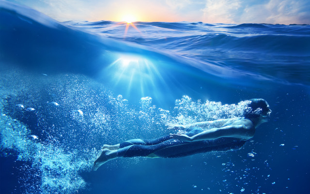 Swimming man underwave ocean sunshine free wallpaper - medium preview image