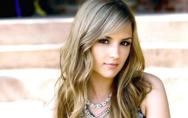 Araceli gilbert beautiful beach jewelry free wallpaper - medium preview image