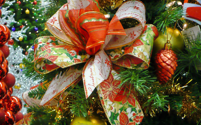 Christmas tree ornaments bow background free wallpaper - medium preview image