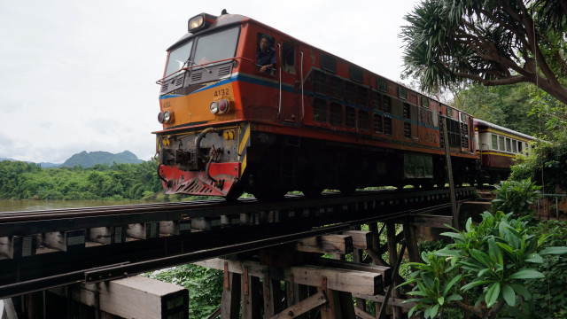Train bridge jungle mountains nature free wallpaper - medium preview image