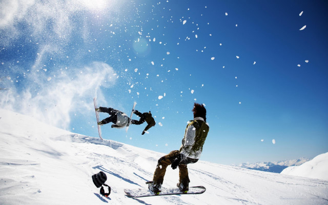 Man snowboard slope blue sky free wallpaper - medium preview image