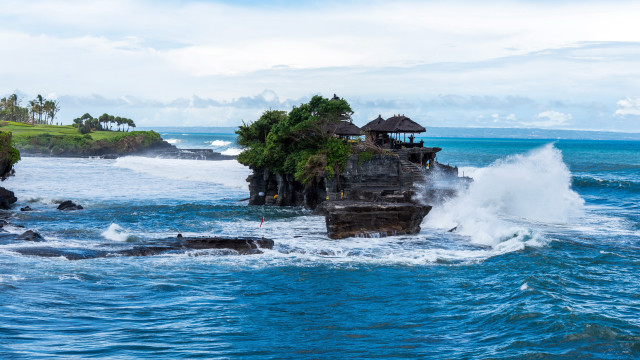 Large wave rocks island hut free wallpaper - medium preview image