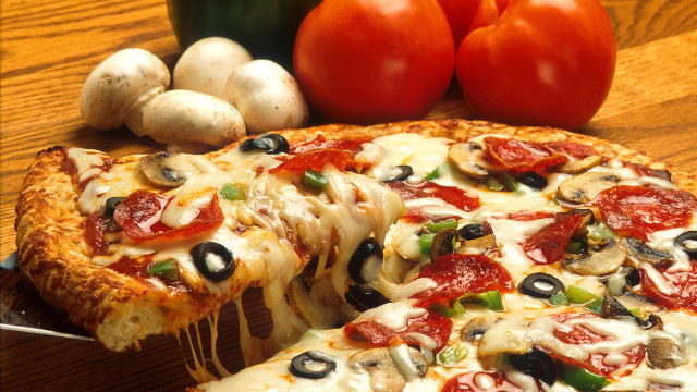 Pizza slice missing vegetables table free wallpaper - medium preview image
