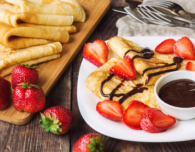 French toast strawberries chocolate sauce free wallpaper - medium preview image