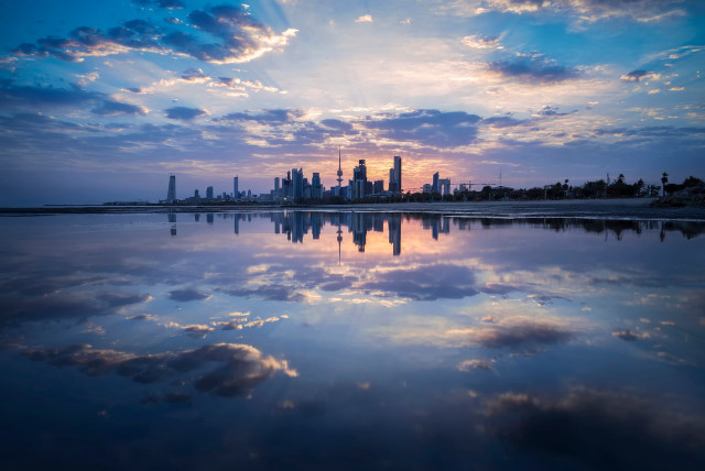 City skyline reflection sunset water #2 free wallpaper - medium preview image