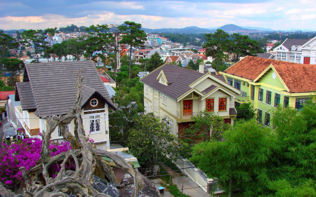 Neighborhood mountains trees urban architecture free wallpaper - medium preview image