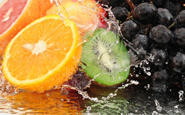 Orange slice water splash bubble free wallpaper - medium preview image