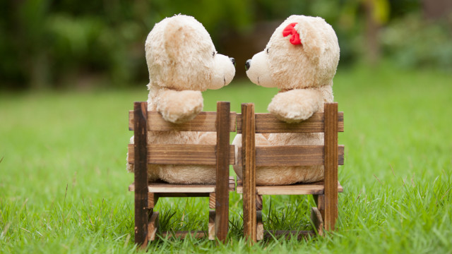 Romantic teddy bears wooden chair free wallpaper - medium preview image