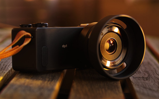 Camera wooden table thread blurry free wallpaper - medium preview image