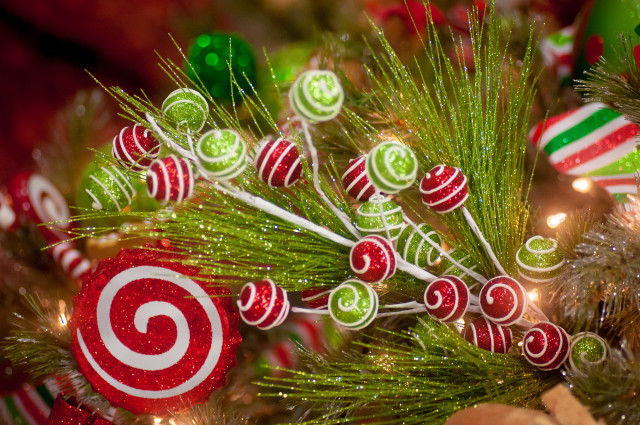 Christmas tree ornaments candy cane free wallpaper - medium preview image