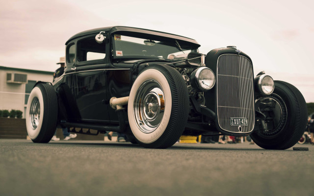 Black car white rim chrome #2 free wallpaper - medium preview image