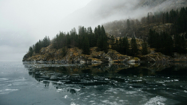 Winter lake reflection mountains boat free wallpaper - medium preview image
