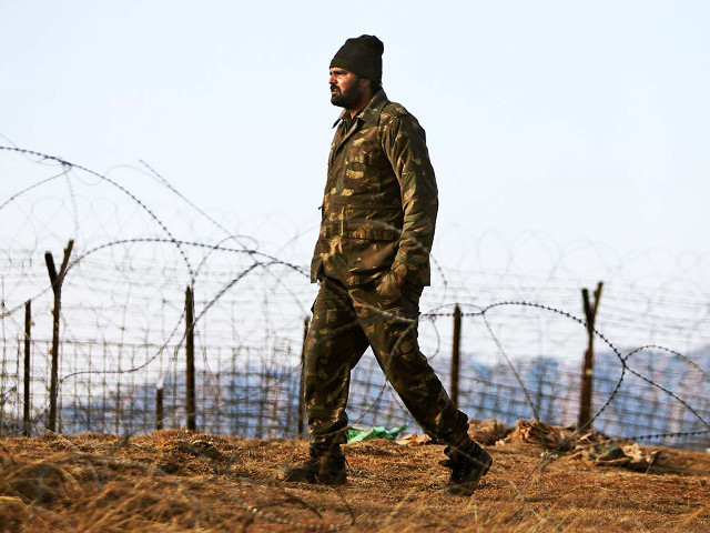 Man camouflage barbed wire fence free wallpaper - medium preview image