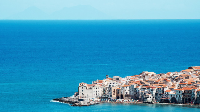 Small island buildings boat ocean free wallpaper - medium preview image