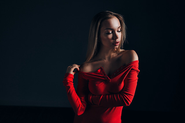 Red dress woman portrait blonde free wallpaper - medium preview image
