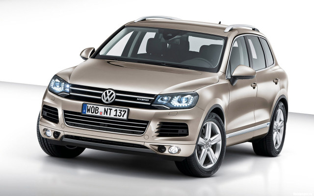 Beige volkswagen suv front lights free wallpaper - medium preview image
