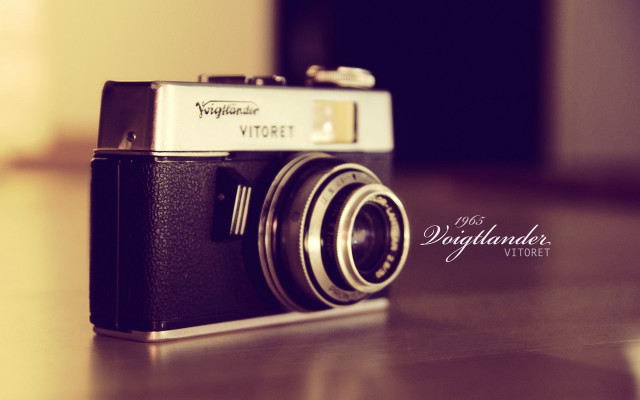 Camera vintage polaroid blurry depth free wallpaper - medium preview image