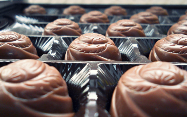 Chocolates faces spoon rococo 3d free wallpaper - medium preview image