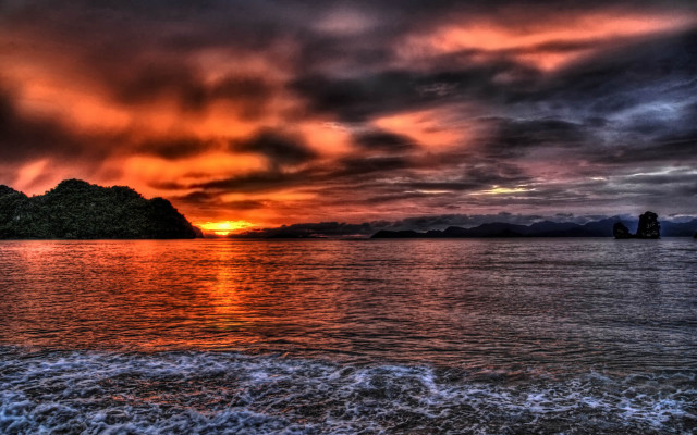 Sunset water mountain boat city free wallpaper - medium preview image
