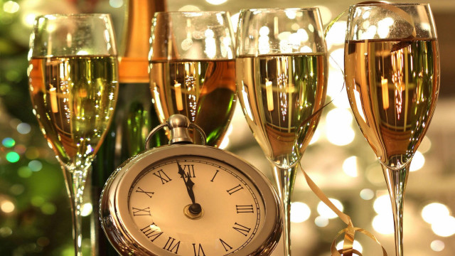 Clock champagne glasses table christmas free wallpaper - medium preview image