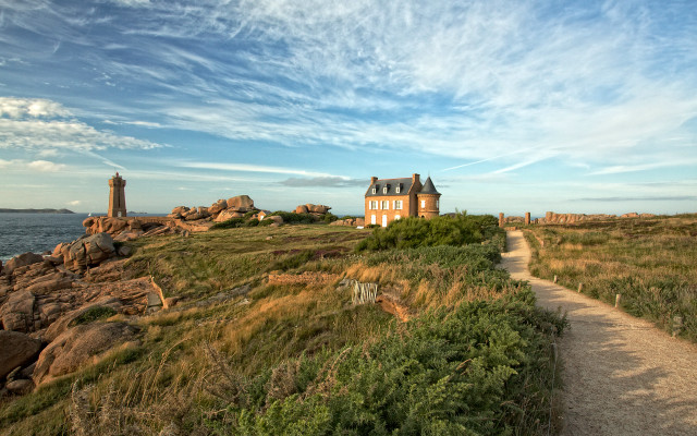 Rocky cliff house ocean lighthouse free wallpaper - medium preview image
