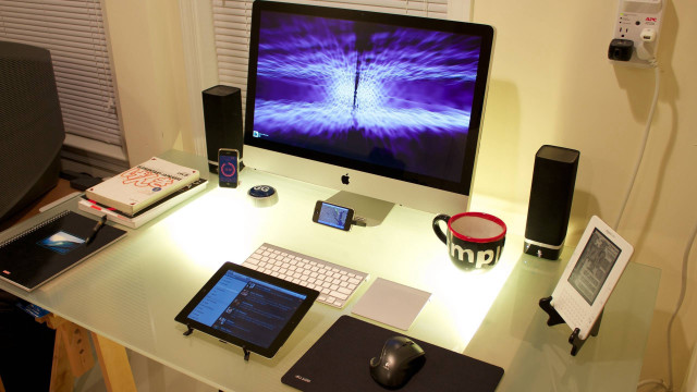 Computer desk monitor keyboard mouse #2 free wallpaper - medium preview image
