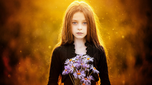 Young girl flower bouquet serious free wallpaper - medium preview image