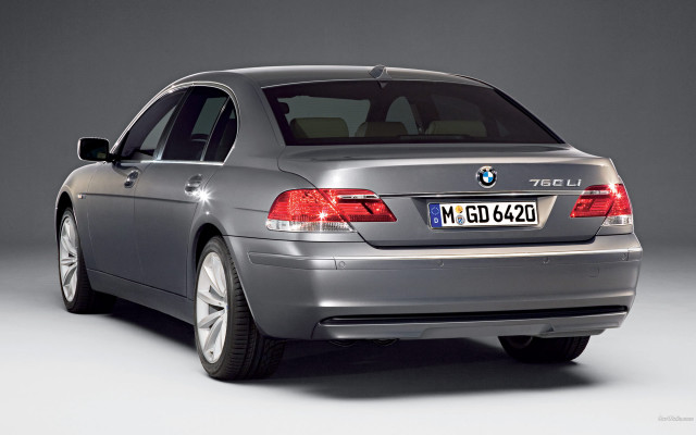 Silver car studio rendering detail free wallpaper - medium preview image