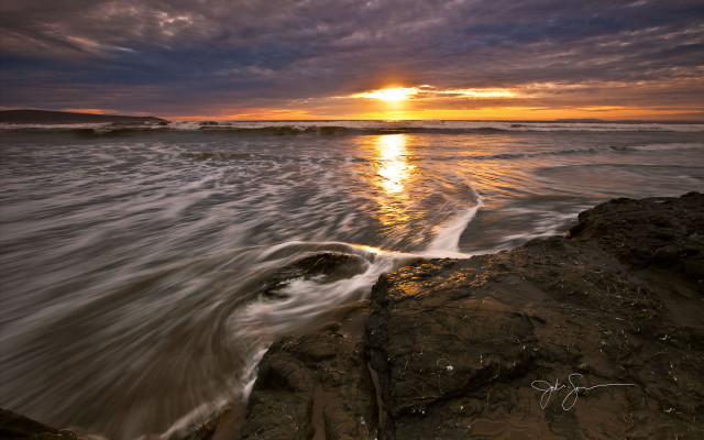 Sunset ocean waves rock shore free wallpaper - medium preview image