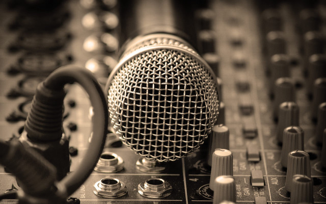 Microphone electronic equipment studio background free wallpaper - medium preview image