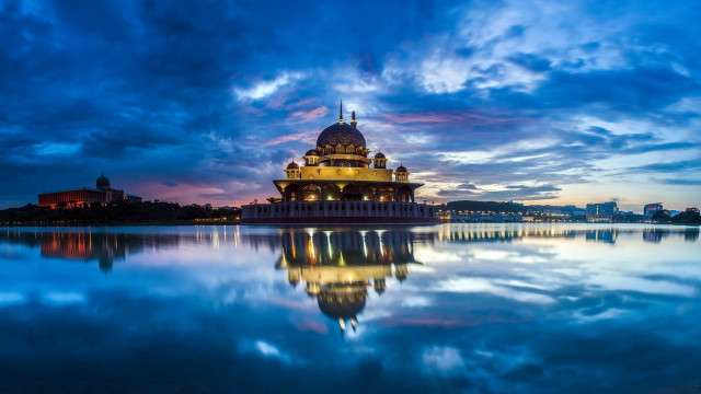 Large building lake cloudy sky free wallpaper - medium preview image