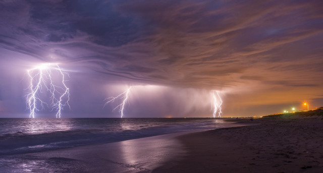 Beach lightning sand thunderstorm matte free wallpaper - medium preview image