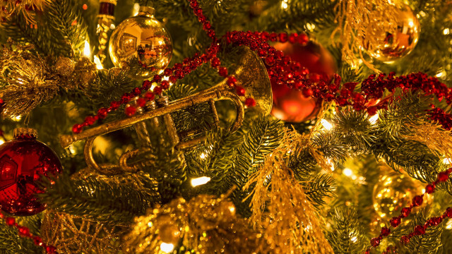 Christmas tree ornaments trumpet red free wallpaper - medium preview image