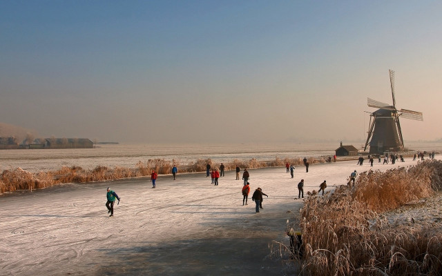 Skating winter flemish baroque windmill free wallpaper - medium preview image