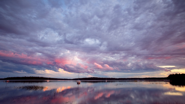 Lake boat clouds sunset cityscape free wallpaper - medium preview image
